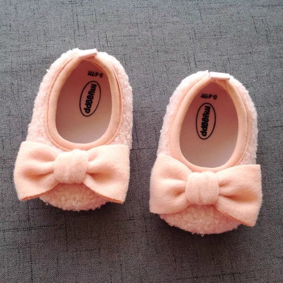 Baby pink shoes with bow - Picture 2 of 2